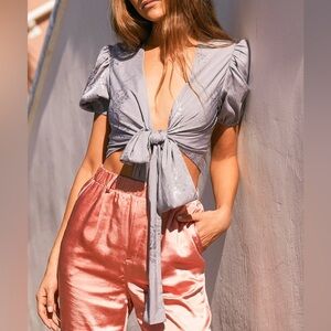 ⭐️2/$20 NWT Lulu’s Live Your Dreams Dusty Satin Puff Sleeve Tie Jacquard Top